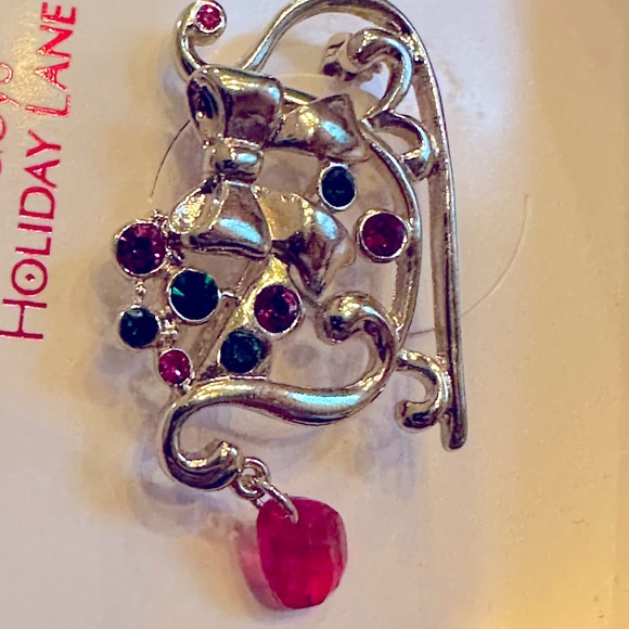 Macy’s Holiday Lane Sleigh brooch Metal And Enamel ~ New In Box - Picture 15 of 16